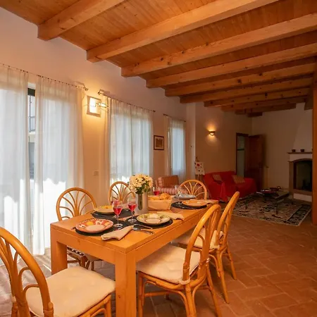 Βίλα Fosseno Sleeps 7 *